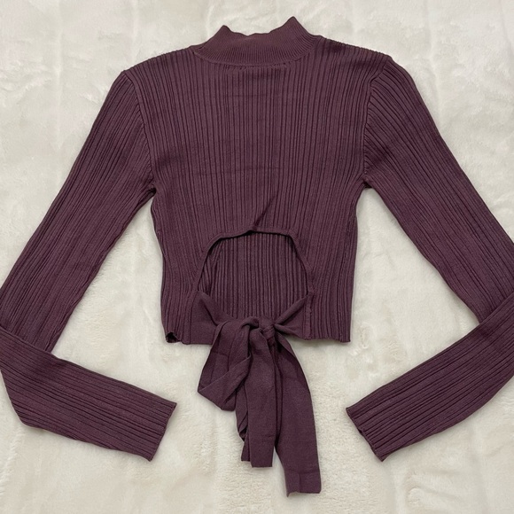 Open Back TurtleNeck - Picture 6 of 10